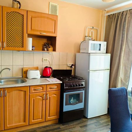Spacious Apartment With Balcony Кременчук Екстериор снимка