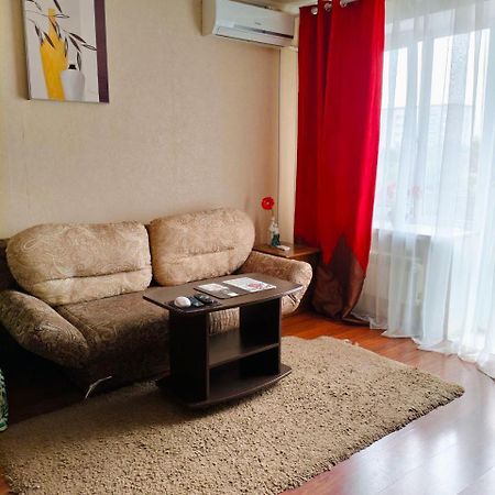 Spacious Apartment With Balcony Кременчук Екстериор снимка