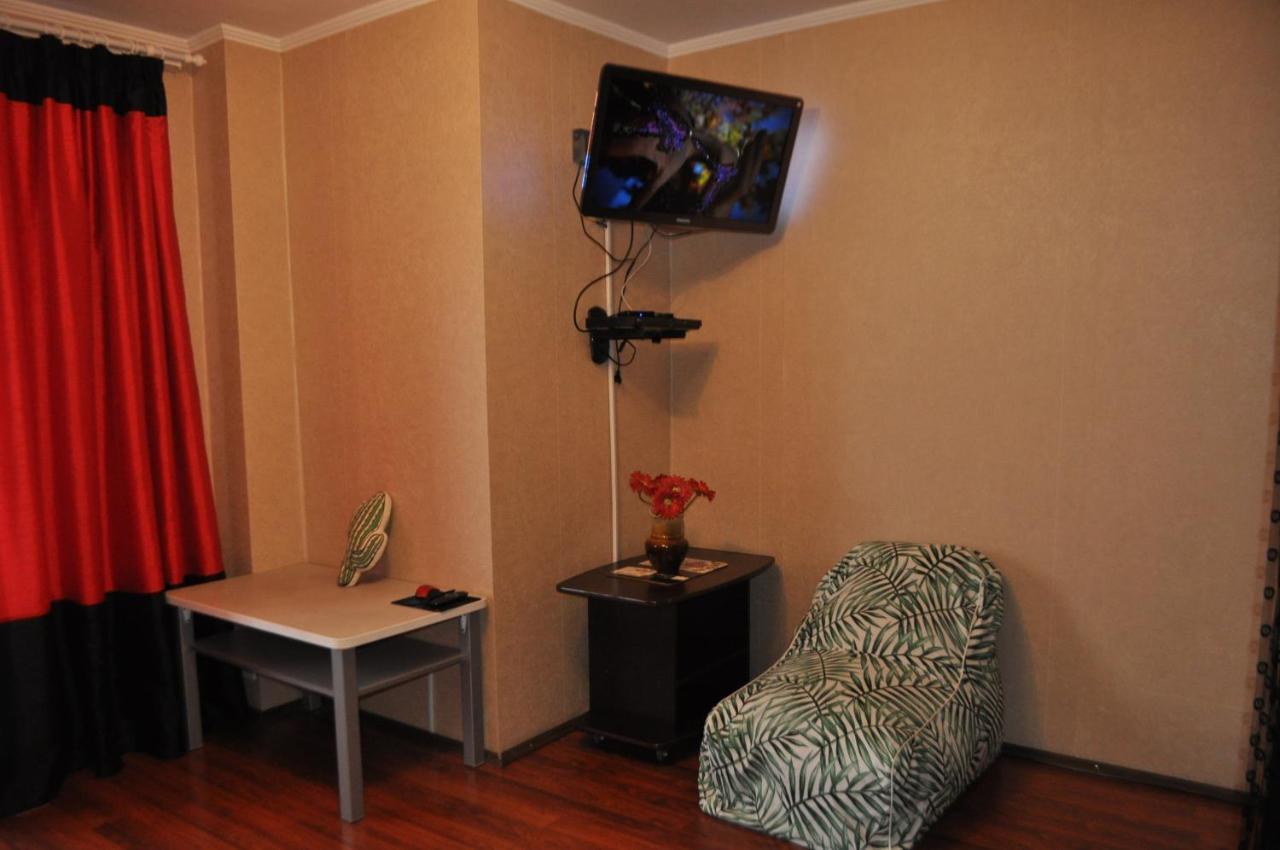 Spacious Apartment With Balcony Кременчук Екстериор снимка