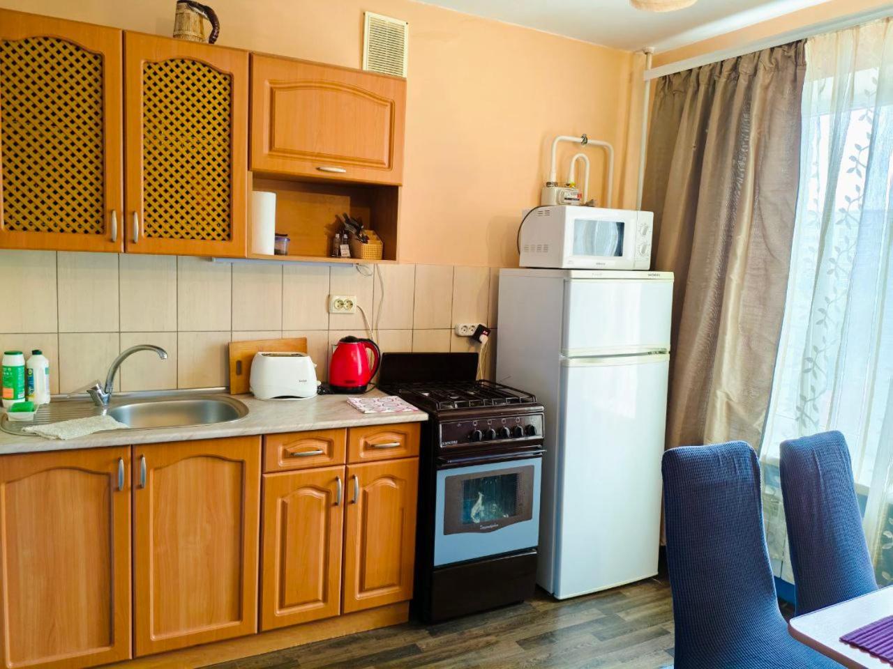 Spacious Apartment With Balcony Кременчук Екстериор снимка