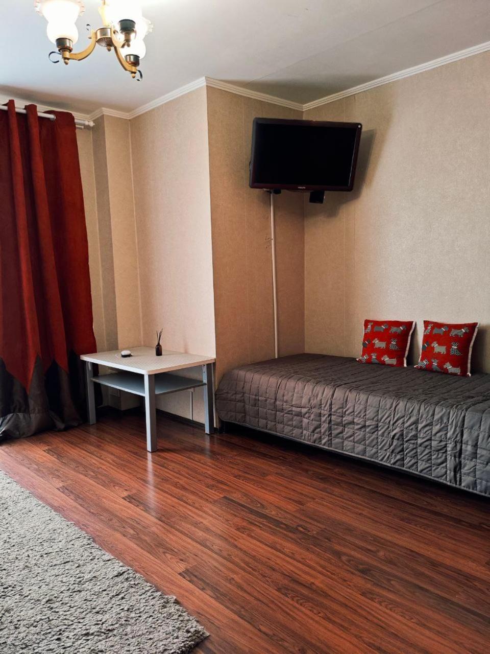 Spacious Apartment With Balcony Кременчук Екстериор снимка