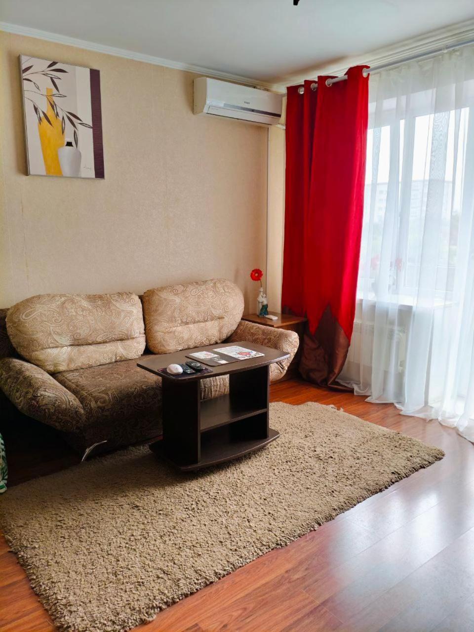 Spacious Apartment With Balcony Кременчук Екстериор снимка