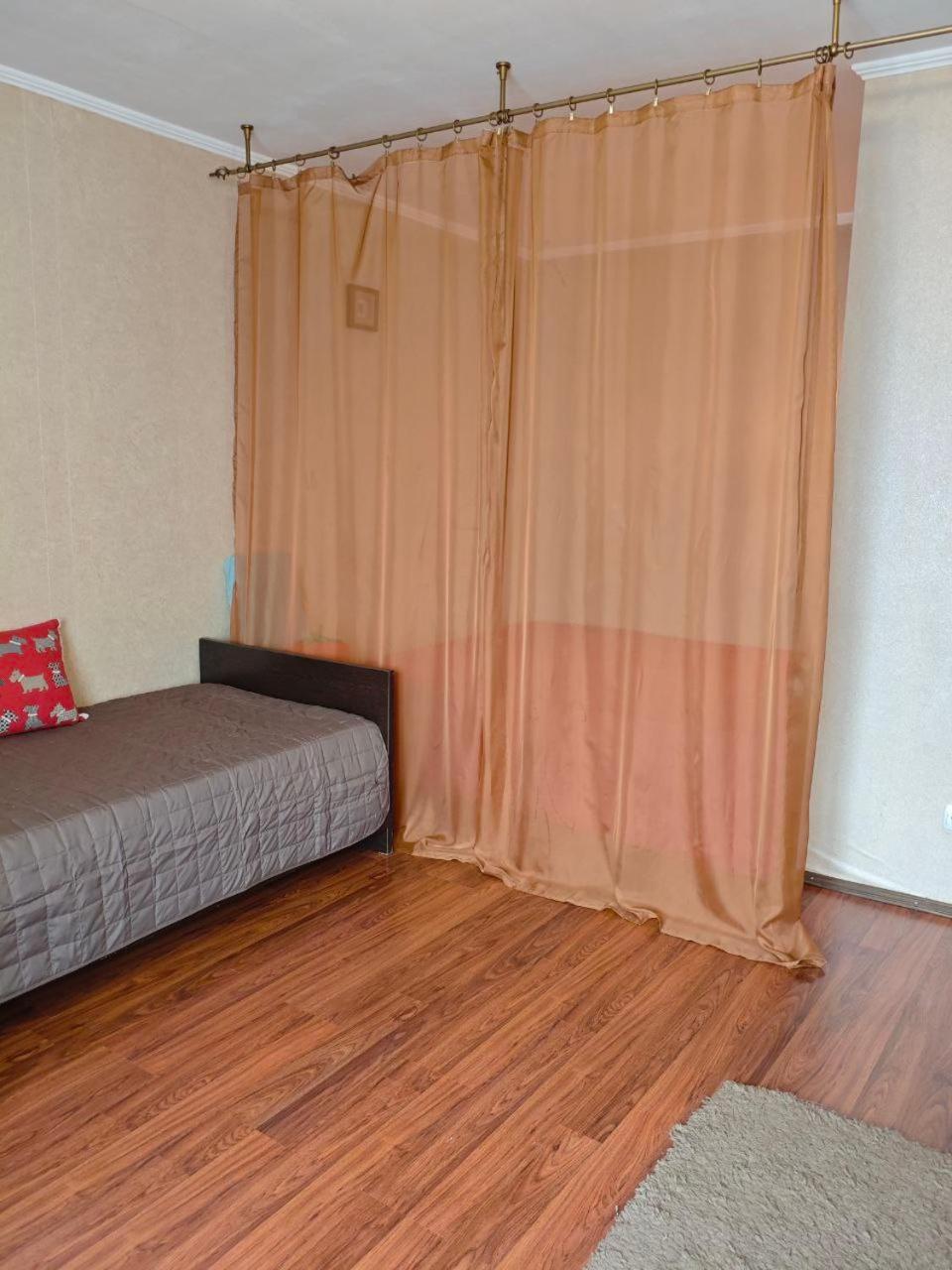 Spacious Apartment With Balcony Кременчук Екстериор снимка